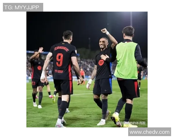 国王杯激战巴萨与阿森纳2-2平神扑瞬间引发全场狂欢战术解析