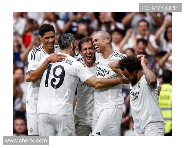 德甲经典对决皇马与尤文图斯激战成平局绝杀瞬间引发全场狂欢