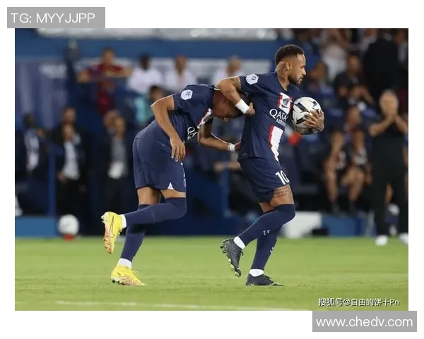 足总杯精彩对决巴黎圣日耳曼大胜尤文图斯乌龙球引发争议判罚热议