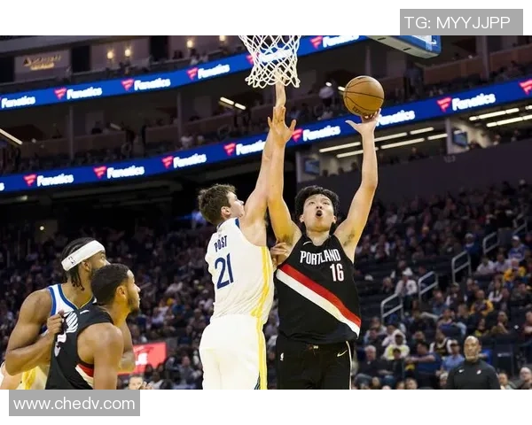 姚明与库里的篮球传奇对决：从巨人到射手的精彩瞬间与背后故事