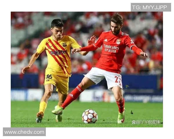 世界杯激战本菲卡与巴萨平局补时进球引发争议判罚全场沸腾 世界杯激战本菲卡与巴萨平局补时进球引发争议判罚全场沸腾