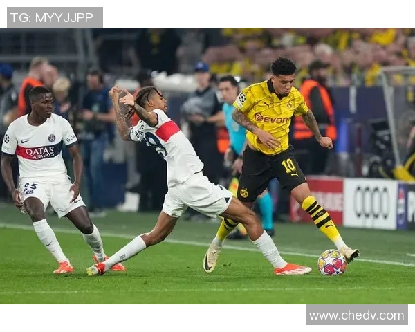 国王杯激战:巴黎圣日耳曼大胜那不勒斯红牌争议引发全场热议 国王杯激战:巴黎圣日耳曼大胜那不勒斯红牌争议引发全场热议