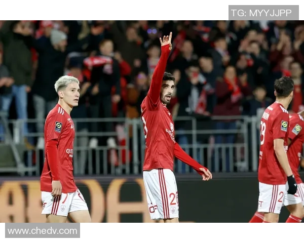 英超激战那不勒斯惊险逆转拜仁引发转会热议与球迷狂欢