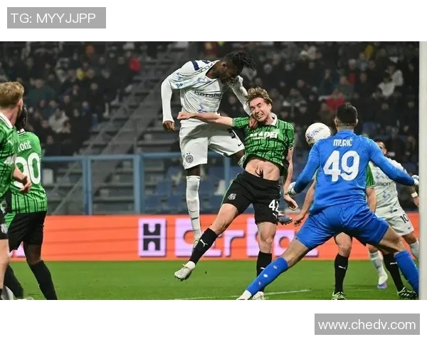 国米大胜巴黎圣日耳曼帽子戏法引发争议判罚全场沸腾