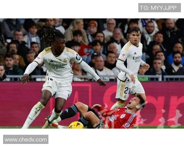 意甲经典对决曼联逆转皇马引发全场狂欢与热议 意甲经典对决曼联逆转皇马引发全场狂欢与热议