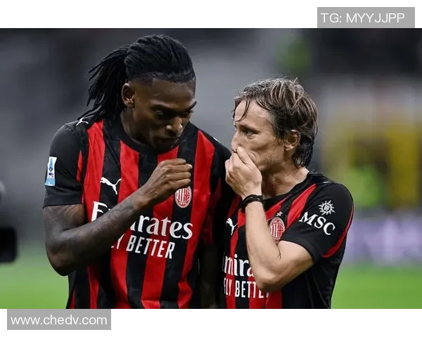 英超激战巴萨3-0力克AC米兰神奇扑救引发全场欢呼 英超激战巴萨3-0力克AC米兰神奇扑救引发全场欢呼