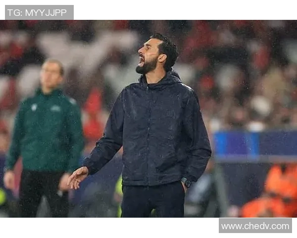 友谊赛精彩对决拜仁与本菲卡战成平局红牌事件引发全场热议